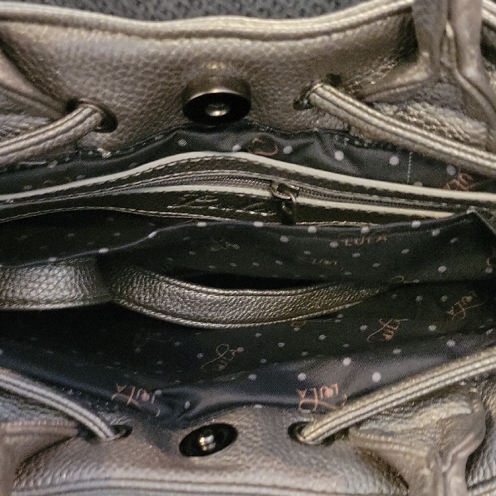 NWOT Chic Gray Hand/Crossbody Bag - Picture 4 of 5